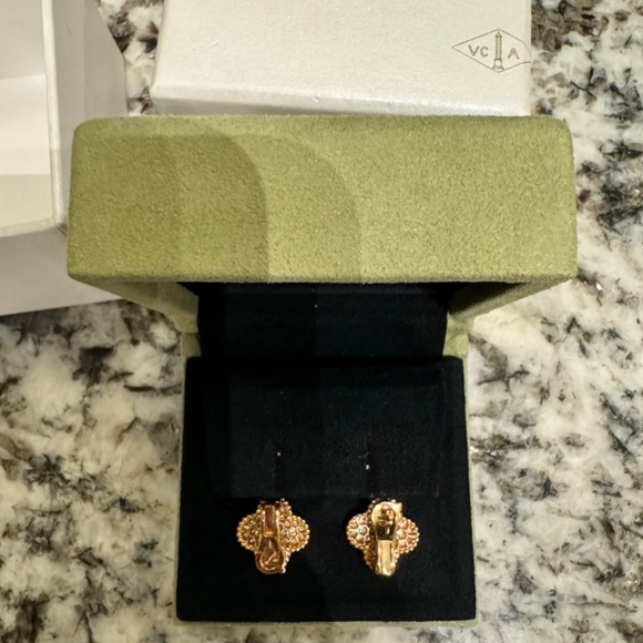 Authentic Magic Alhambra Van cleef earrings - Picture 4 of 4